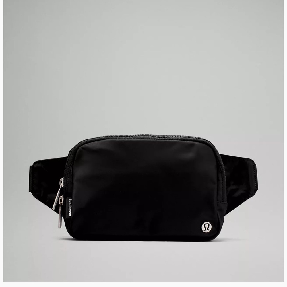 Black Lululemon belt bag. Brand new, barely used.